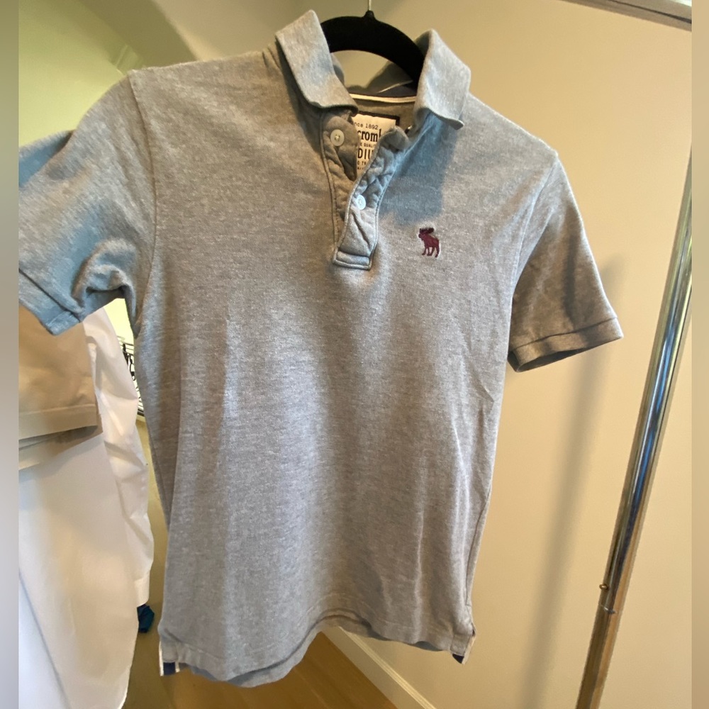 Abercrombie and Fitch. Boys extra large gray polo